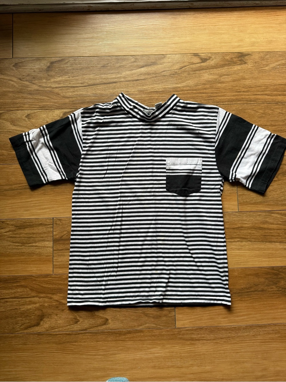 Vintage Common Threads Black White Striped Pocket Tee Y2K Skater size M